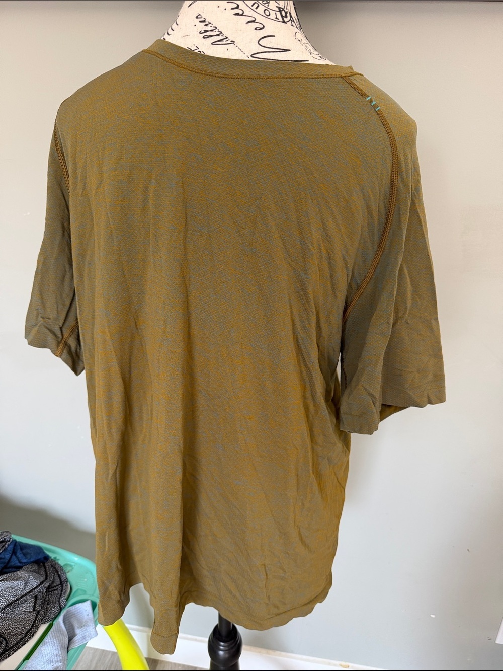 Lululemon Mens Large Top